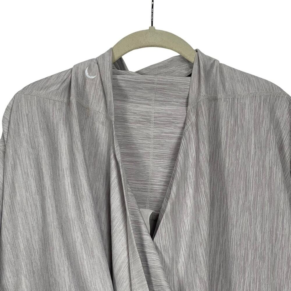 Zyia Active Haze Grey Twist Front Pullover Yoga Shawl Size Small - Picture 3 of 10